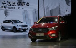 家用MPV首选 多一点的长安凌轩PK宝骏730