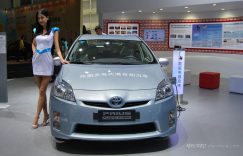 搭载太阳能发电驱动电机 丰田普锐斯日本上市