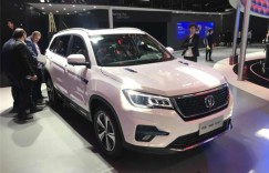 新款长安CS75 PHEV亮相北京车展