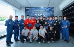 学赛照，上赛道，合法赛车！东风风神赛车学院首批学员毕业！