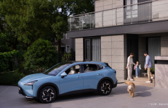 宝骏云海搭载纯电与插混双动力，首发智美车色、座舱官图