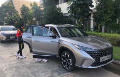 护航“铿锵玫瑰” 全新第三代荣威RX5实力演绎“冠军座驾”