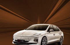 红旗E-QM5荣获2023“人民之选”汽车风云榜年度轿车奖