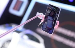 润滑爱车更关心你 GS润滑油用直播带用户看车展