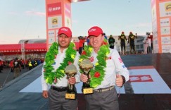 多利卡D12保驾 郑州日产车队获环塔双料冠军
