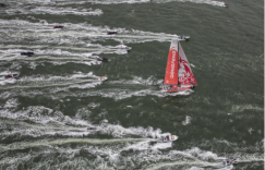 帅气的瑞典王子又来了，这次将奖杯颁给了东风人