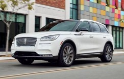 25万元年左右预算，林肯冒险家和奔驰GLB该做何选择？