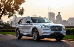 动力、安全、舒适全面PK，林肯冒险家对比奥迪Q3！