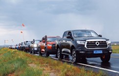 一起开炮 策马奔腾 长城炮玩转那达慕大会