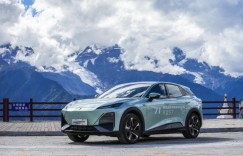 超级增程技术赋能，深蓝 S7 实力斩获“增程式混合动力SUV组冠军”!