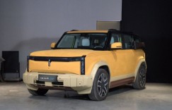 硬派与时尚的CROSS OVER，iCAR 03潮鞋理念引领改装新选择