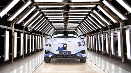 11月25日，岚图汽车中大型高端智能电动SUV在武汉预生产下线.jpg