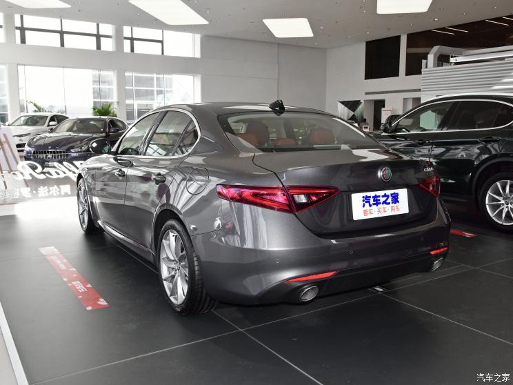 阿尔法・罗密欧 Giulia 2021款 2.0T 280HP 豪华版 阿尔法・罗密欧 Giulia 2021款 2.0T 280HP 豪华版