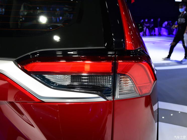 一汽丰田 RAV4荣放双擎E+ 2021款 基本型 一汽丰田 RAV4荣放双擎E+ 2021款 基本型