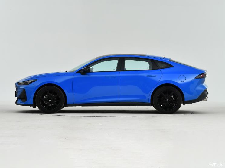 长安汽车 长安UNI-V 2022款 1.5T 基本型