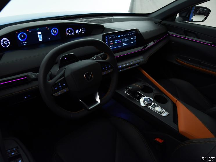 长安汽车 长安UNI-V 2022款 1.5T 基本型