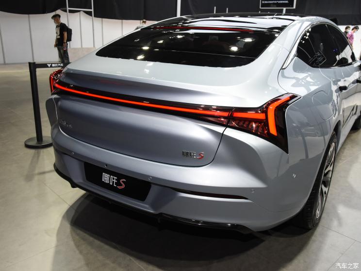 合众汽车 哪吒S 2021款 纯电版 合众汽车 哪吒S 2021款 纯电版