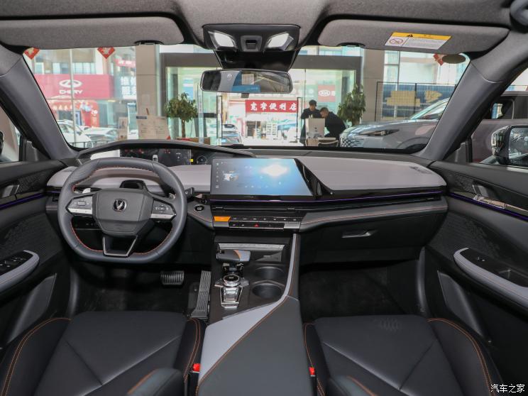 长安汽车 长安UNI-V 2022款 1.5T 尊贵型 长安汽车 长安UNI-V 2022款 1.5T 尊贵型