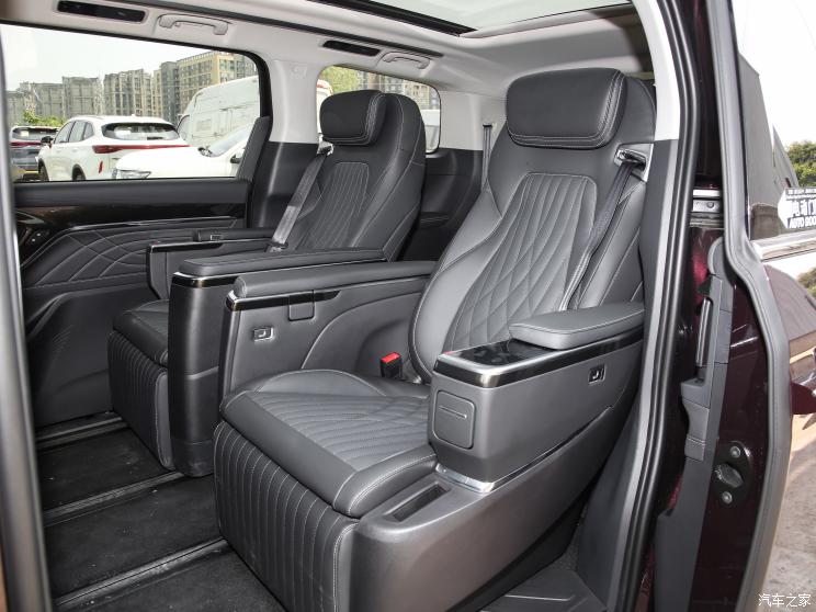 上汽大通 上汽大通MAXUS G90 2022款 2.0T 高配版 7座 上汽大通 上汽大通MAXUS G90 2022款 2.0T 高配版 7座