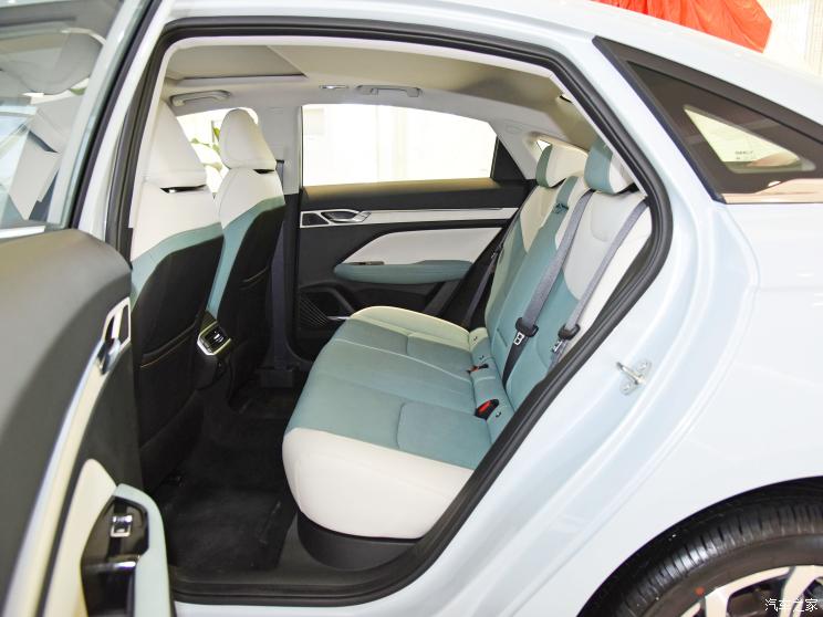 吉利汽车 帝豪L 雷神Hi・X 2022款 基本型 吉利汽车 帝豪L 雷神Hi・X 2022款 基本型