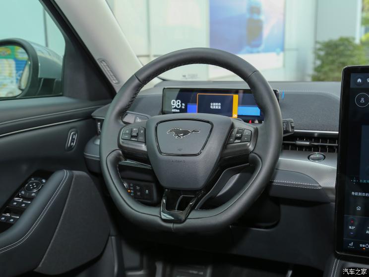 福特电动车 Mustang Mach-E 2021款 无疆后驱版(长续航) 福特电动车 Mustang Mach-E 2021款 无疆后驱版(长续航)