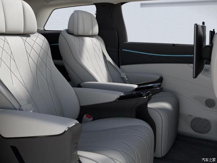 腾势汽车 腾势D9 2022款 DM-i 970 四驱旗舰型