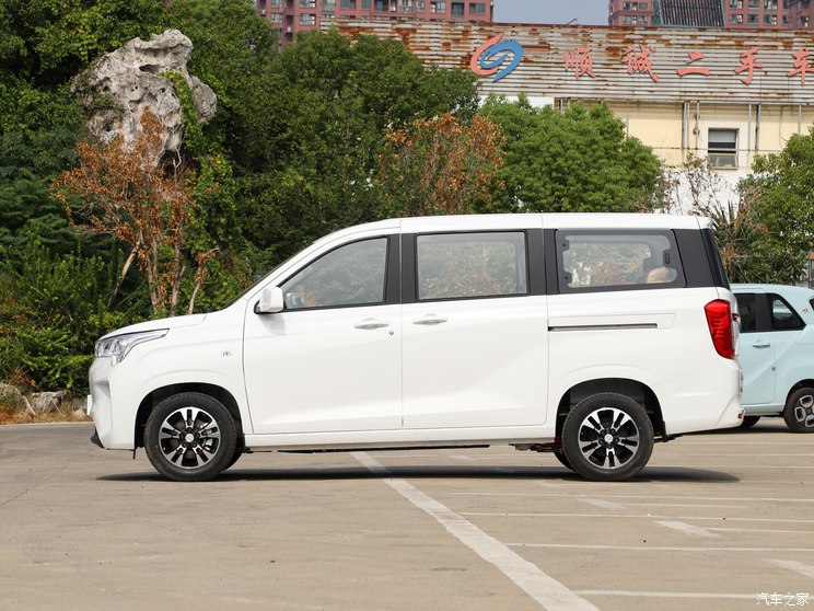 东风小康 风光E380 2022款 基本型 东风小康 风光E380 2022款 基本型