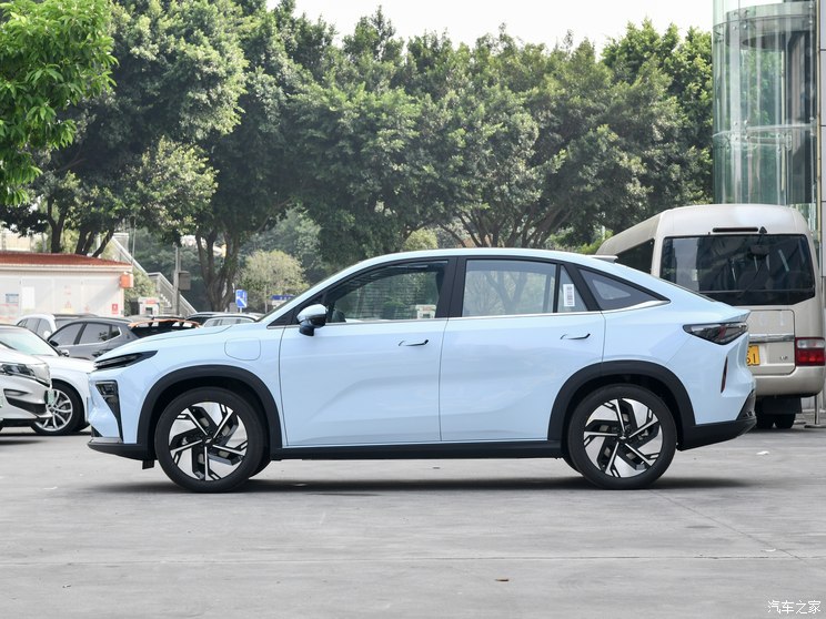 睿蓝汽车 睿蓝7 2023款 605km 猎光 睿蓝汽车 睿蓝7 2023款 605km 猎光