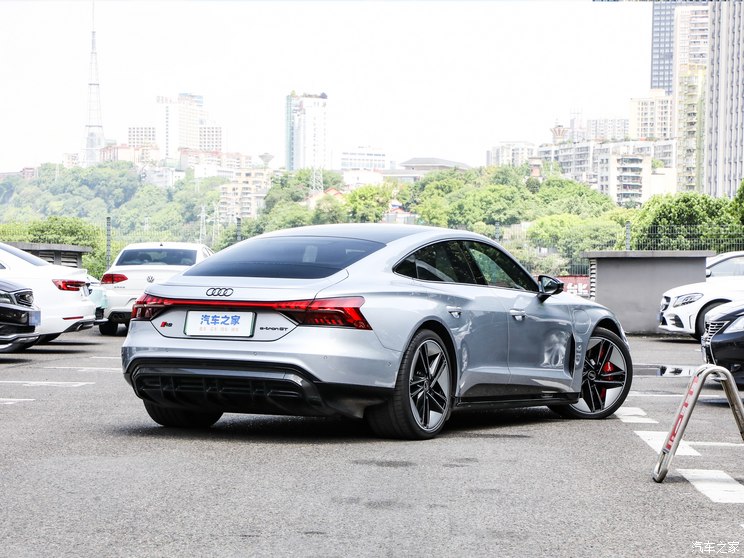 Audi Sport 奥迪RS e-tron GT 2023款 基本型 Audi Sport 奥迪RS e-tron GT 2023款 基本型