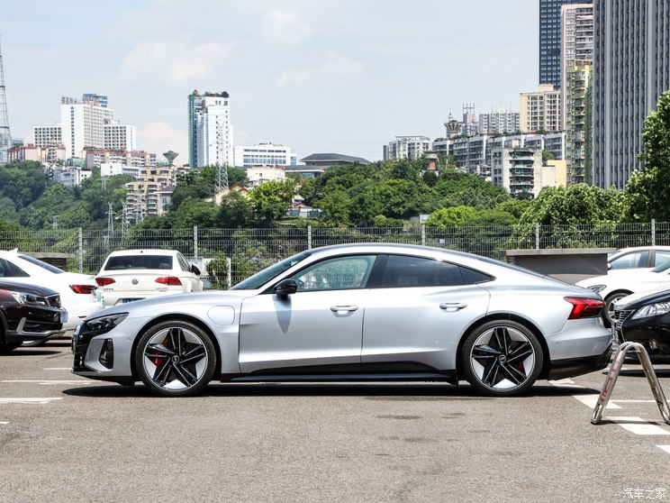 Audi Sport 奥迪RS e-tron GT 2023款 基本型 Audi Sport 奥迪RS e-tron GT 2023款 基本型