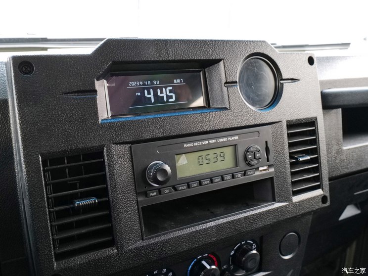 北京汽车制造厂 212 2023款 狙击手 2.4T 手动轻装款 北京汽车制造厂 212 2023款 狙击手 2.4T 手动轻装款