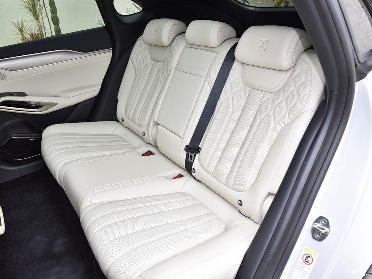 比亚迪 宋L 2023款 中配 比亚迪 宋L 2023款 中配