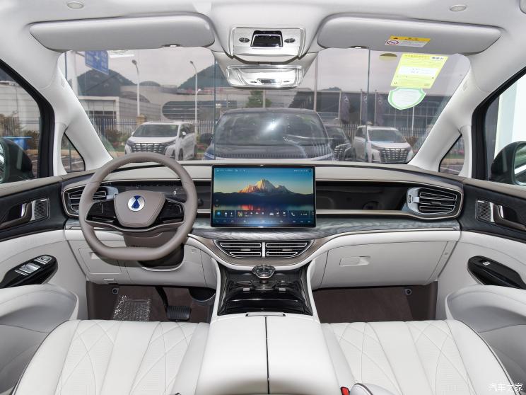 腾势汽车 腾势D9 2022款 EV 620 尊贵型 腾势汽车 腾势D9 2022款 EV 620 尊贵型