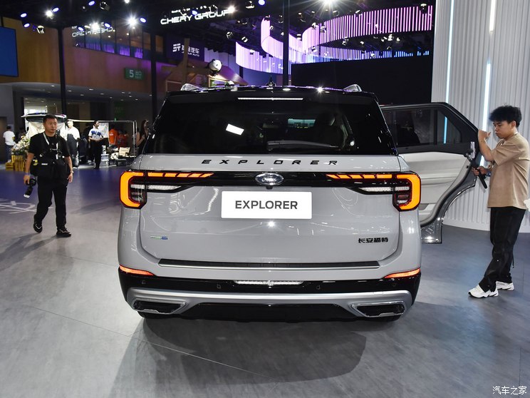 长安福特 探险者 2023款 EcoBoost 285 四驱赤金版 6座 长安福特 探险者 2023款 EcoBoost 285 四驱赤金版 6座