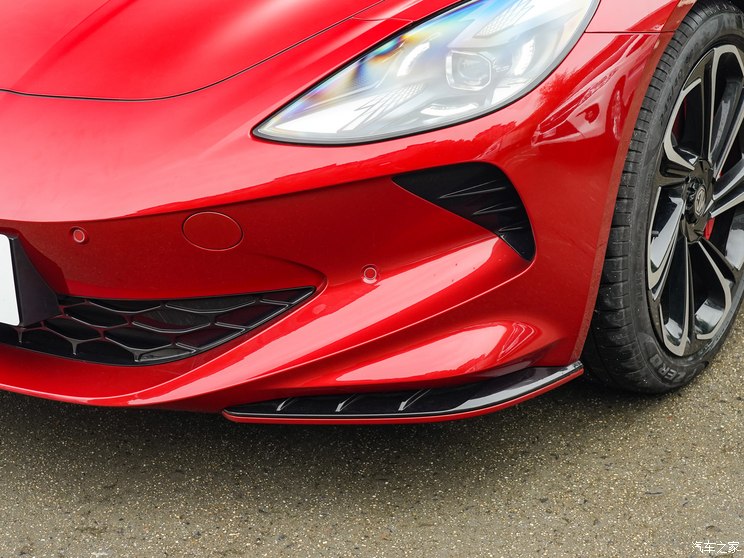 上汽集团 MG Cyberster 2023款 580km 超然致远版 上汽集团 MG Cyberster 2023款 580km 超然致远版