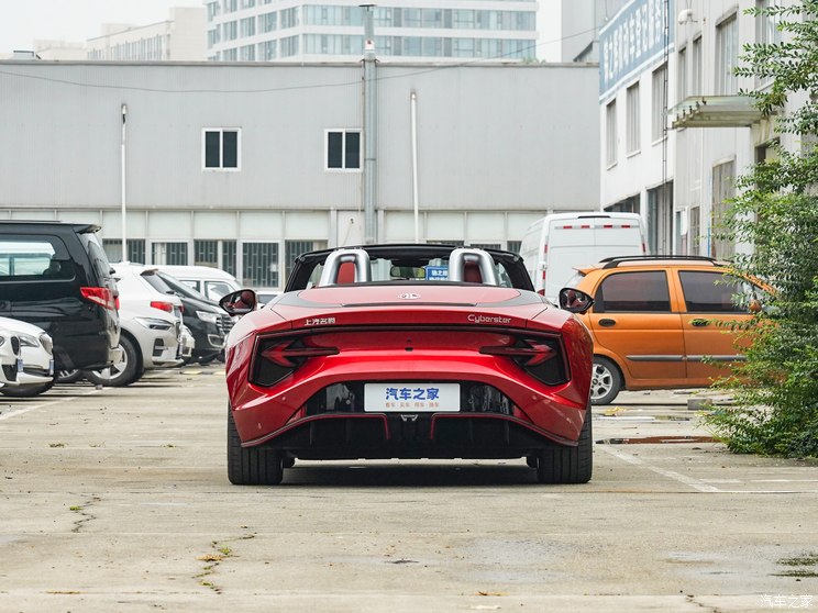 上汽集团 MG Cyberster 2023款 580km 超然致远版 上汽集团 MG Cyberster 2023款 580km 超然致远版