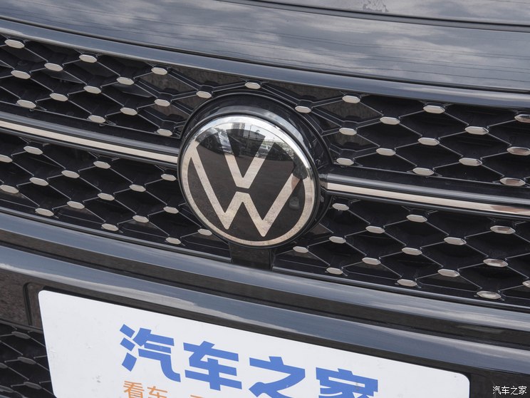 上汽大众 帕萨特 2024款 330TSI 星空精英版 上汽大众 帕萨特 2024款 330TSI 星空精英版