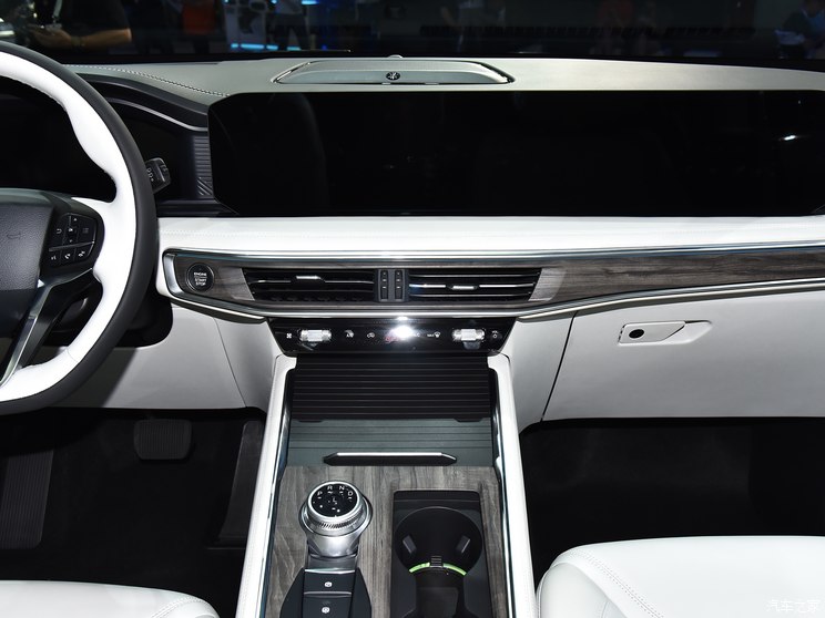 长安福特 探险者 2023款 EcoBoost 285 四驱赤金版 6座 长安福特 探险者 2023款 EcoBoost 285 四驱赤金版 6座