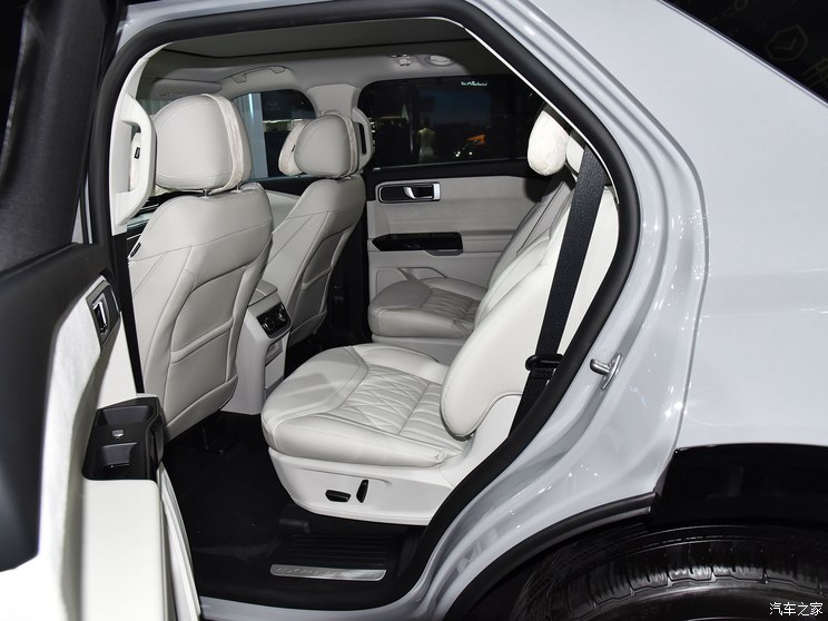 长安福特 探险者 2023款 EcoBoost 285 四驱赤金版 6座 长安福特 探险者 2023款 EcoBoost 285 四驱赤金版 6座