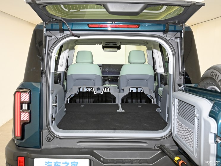 北京越野 北京BJ40 2024款 2.0T 城市猎人版 高配 北京越野 北京BJ40 2024款 2.0T 城市猎人版 高配