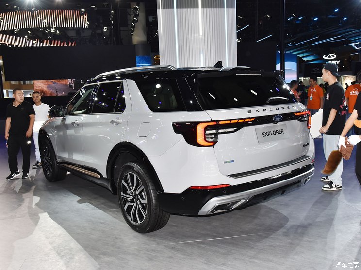 长安福特 探险者 2023款 EcoBoost 285 四驱赤金版 6座 长安福特 探险者 2023款 EcoBoost 285 四驱赤金版 6座