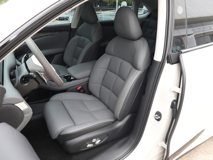 智己汽车 智己LS6 2023款 低配 智己汽车 智己LS6 2023款 低配