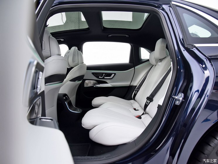 北京奔驰 奔驰E级 2024款 E 300 L 运动型 北京奔驰 奔驰E级 2024款 E 300 L 运动型