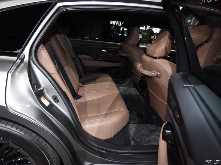 丰田(进口) 皇冠(进口) 2024款 Sedan 丰田(进口) 皇冠(进口) 2024款 Sedan