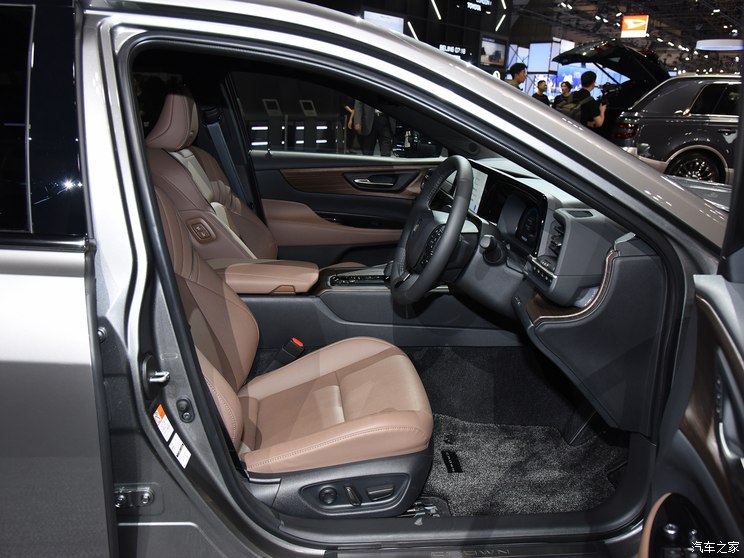 丰田(进口) 皇冠(进口) 2024款 Sedan 丰田(进口) 皇冠(进口) 2024款 Sedan