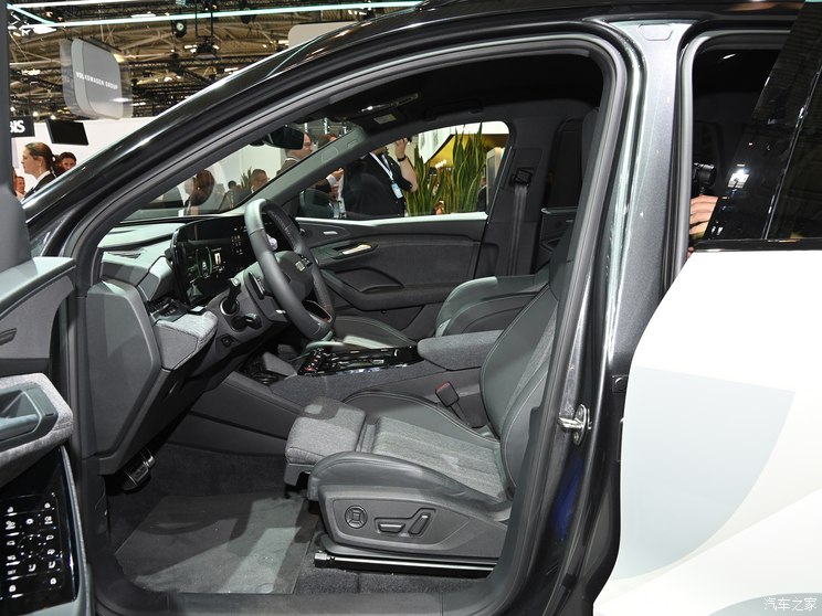 奥迪(进口) 奥迪Q6 e-tron 2023款 基本型 奥迪(进口) 奥迪Q6 e-tron 2023款 基本型