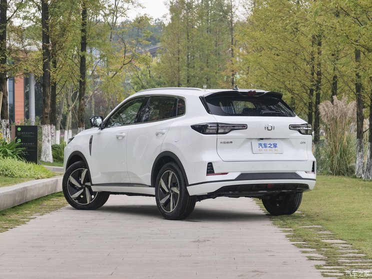 长安启源 长安启源Q05 2023款 插电式混合动力基本型 长安启源 长安启源Q05 2023款 插电式混合动力基本型