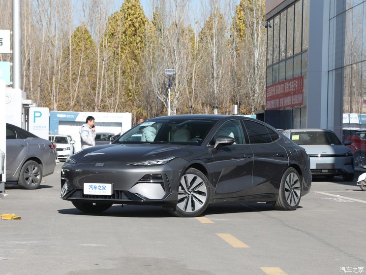 吉利汽车 银河E8 2023款 基本型 吉利汽车 银河E8 2023款 基本型