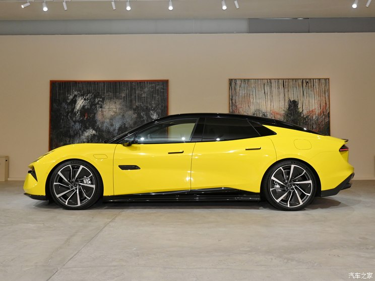 路特斯 路特斯EMEYA 2023款 R+ 路特斯 路特斯EMEYA 2023款 R+