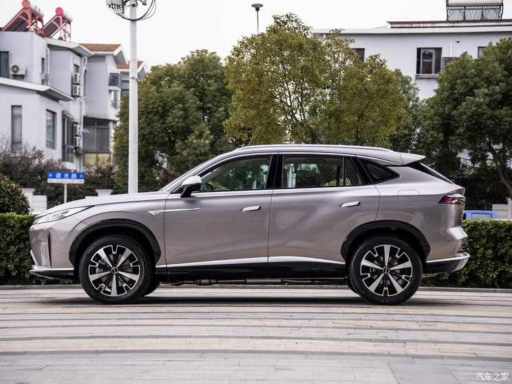 上汽集团 荣威D5X DMH 2024款 基本型高配 上汽集团 荣威D5X DMH 2024款 基本型高配